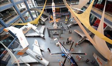 鼓勵引導社會、金融資本投入航空產業(yè)