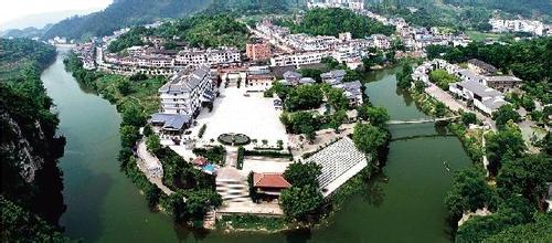 加快培育特色小鎮(zhèn)，著力搭建發(fā)展平臺