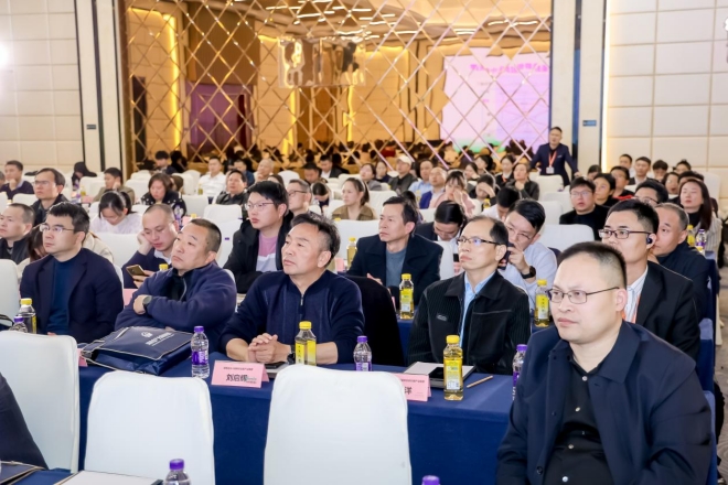 李文輝院長(zhǎng)獲聘湖南省產(chǎn)業(yè)集群高級(jí)專(zhuān)家，暢談湖南省集群培育工作三個(gè)“全國(guó)之首”